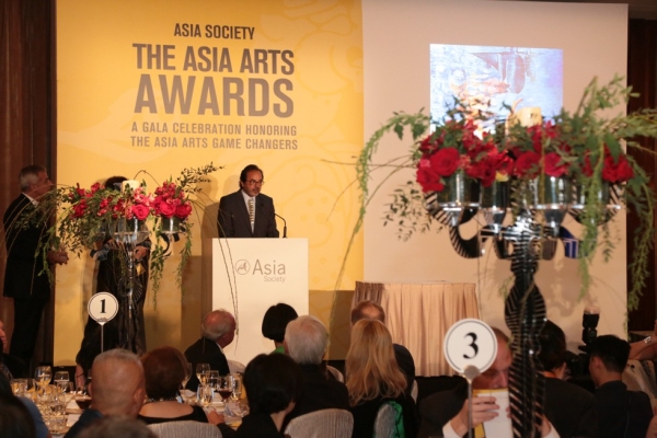 Salim Currimjee introduces 2016 Asia Arts Awards honoree Nalini Malani at the award ceremony.