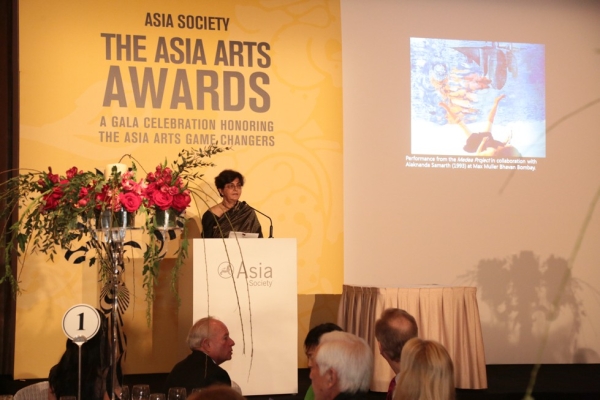 2016 Asia Arts Awards honoree Nalini Malani accepts her award.