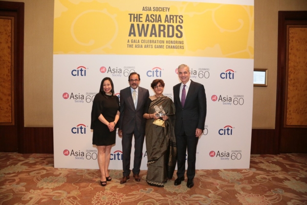 From left to right: Michelle Yun, Senior Curator of Modern and Contemporary Art, Asia Society; Salim Currimjee, Director/Founder of the Institute of Contemporary Art Indian Ocean (ICAIO), Mauritius; 2016 Asia Arts Awards honoree Nalini Malani; and Fernando Zobel de Ayala, Asia Society Trustee.