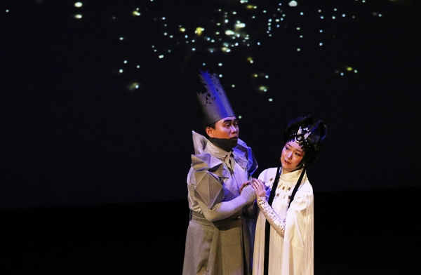 Opera singers Yi Li (left) and Qian Yi perform during a demonstration of 'Paradise Interrupted' on April 5, 2016. (Ellen Wallop/Asia Society)