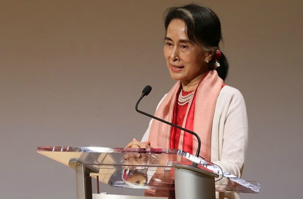 Aung San Suu Kyi addresses Asia Society in New York. (Ellen Wallop/Asia Society)