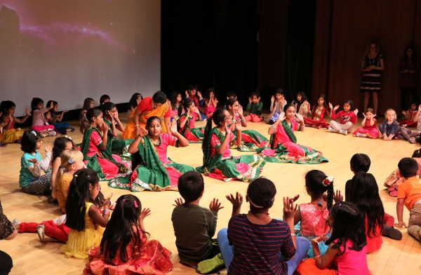 Celebrants are entertained and educated as performers teach the stories and mythology behind Indian folk dance in New York on October 15, 2016.  (Ellen Wallop/Asia Society)