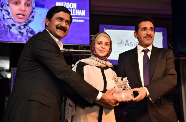 Ziauddin Yousafzai (L), Muzoon Almellehan (C), and Muzoon's father (R) show off her Asia Game Changer Award on October 27, 2016. (Jamie Watts/Asia Society)