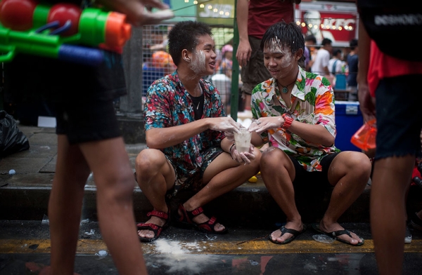 Two Thai young use chalk, water mixed with mentholated talc used for blessings, during the Songkran water festival in Silom road on April 13, 2015 in Bangkok, Thailand. (Borja Sanchez-Trillo/Getty Images)