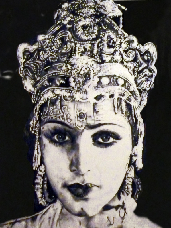 Chitra Ganesh, Devika Rani (in progress), (2012), charcoal on paper, 199.4 x 141 cm. 