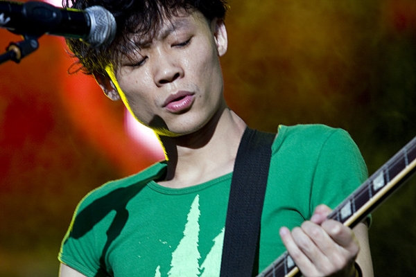 Wu Hao, guitarist for Beijing-based indie-punk band SUBS, performs at the Zebra Music Festival in Chengdu, May 2009. (Josh Chin/Flickr)