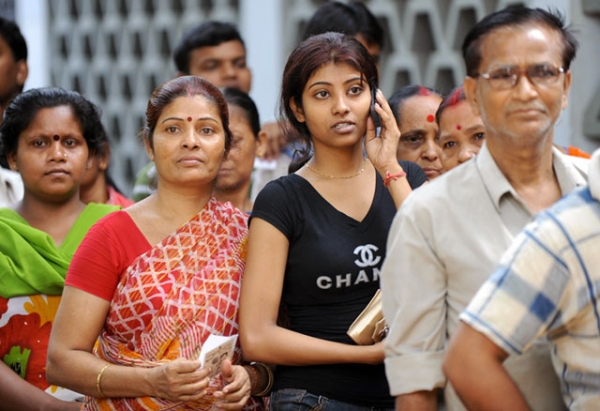Voters line up outside a polling station in Kolkata for the Indian general election in May 2009. (Deshakalyan Chowdhury/AFP/Getty Images) 