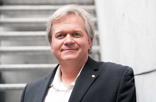 Professor Brian Schmidt, winner of the 2011 Nobel Prize in Physics. (TEDxSydney 2012/Enzo Amato)