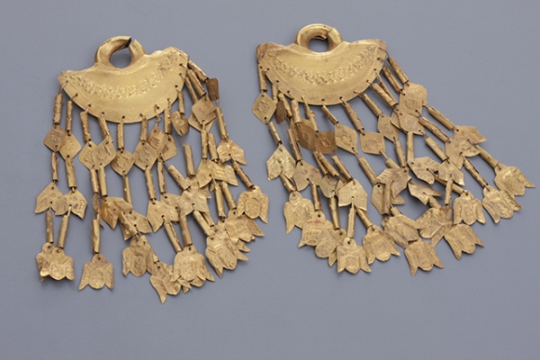 Work No. 2015.02.02.81 Earrings with 12 floriated spangles (kayong kayong)  Attributed to Bohol Gold  4 7/8 in. (12.45 cm) length; 4 15/16 in. (12.6 cm) length  11.8 grams; 11.9 grams Ayala Museum Collection 71.4042ab