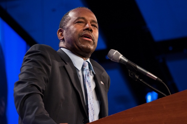 Republican presidential candidate Ben Carson speaks at the annual Lincoln Dinner in Des Moines, Iowa, in May. (John Premble/Flickr)