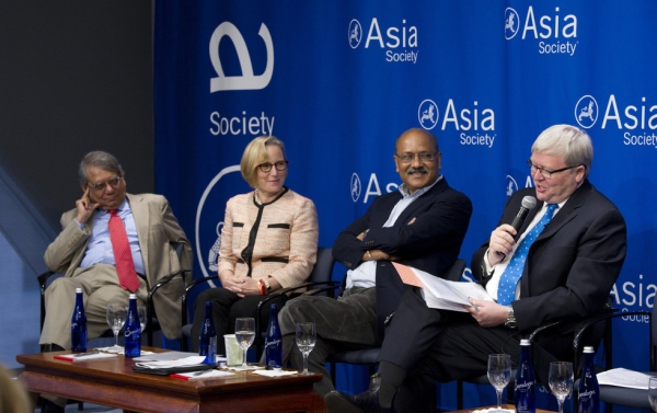 (L to R) Rakesh Mohan, Sandra Peterson, Shekhar Gupta, and Kevin Rudd discuss India's first year under Prime Minister Narendra Modi at Asia Society New York on June 16, 2015. (Elena Olivo/Asia Society)