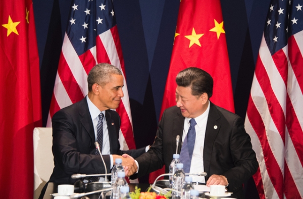 U.S. President Barack Obama (L) shakes hands with Chinese President Xi Jinping during a bilateral meeting ahead of the opening of the UN conference on climate change COP21 on November 30, 2015. (Jim Watson/AFP/Getty Images)