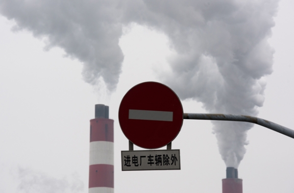 Smoke billows from chimneys of the Shanghai Waigaoqiao Power Generator Company coal power plant in Shanghai on March 22, 2016. (Johannes Eisele/Getty Images)