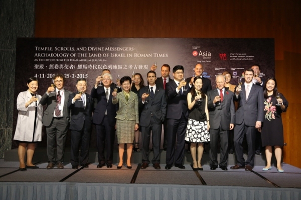 Back row L to R: Mr. K.O. Chia, Board Member, Seeds Foundation; Cherry Chan, representative of World's Sat & Light Charitable Foundation; Mr. Ryan Swift, Associate Publisher and Chief Editor, The Peak; Mr. Andrew L. Cohen, CEO, Asia Private Bank, J.P. Morgan; Ms. Cora Yim, Senior Vice President of Channels, National Geographic; Mr. Wilson Pong, iOne Financial Press Limited

Front row L to R: 
Ms. S. Alice Mong, Executive Director, ASHK; Dr. Adolfo Roitman, Lizbeth and George Krupp Curator of the Dead Sea
