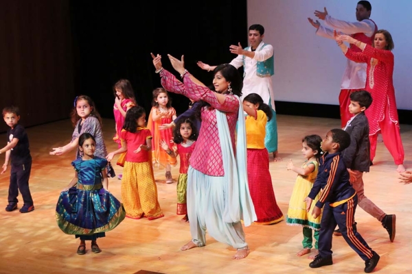 Bollywood choreographer Pooja Narang teaches guests some of her moves. (Ellen Wallop/Asia Society)