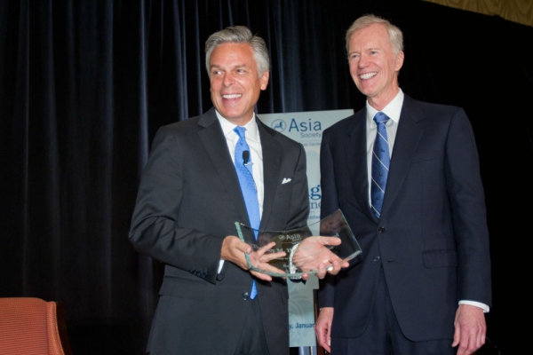 Jon Huntsman is presented with the 2012 Roy M. Huffington Award for International Understanding by the Honorable Michael Huffington. (Richard Carson)