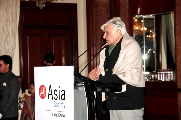 Krishen Khanna receives the Asia Arts Vanguard Award