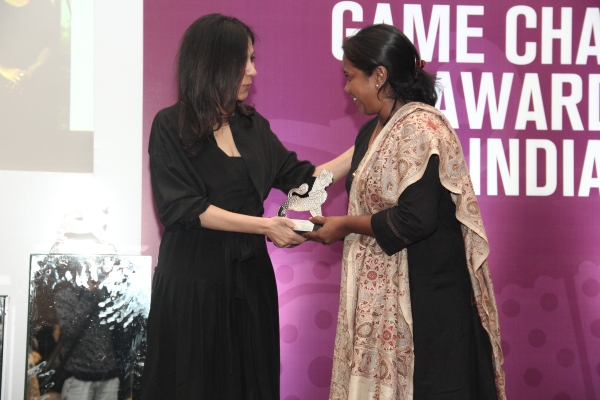 Radhika Chopra presents the Asia Arts Future Award to Benitha Perciyal 
