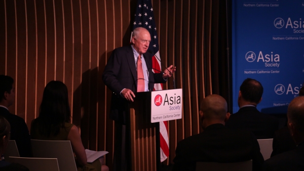 Honorary Chairman of Asia Society Northern California Jack Wadsworth at the podium. (Kevin Kunze/Asia Society)