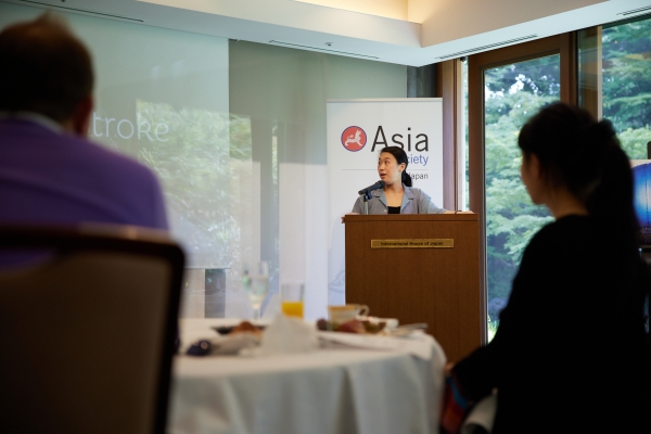 Mina Katsuki giving a presentation