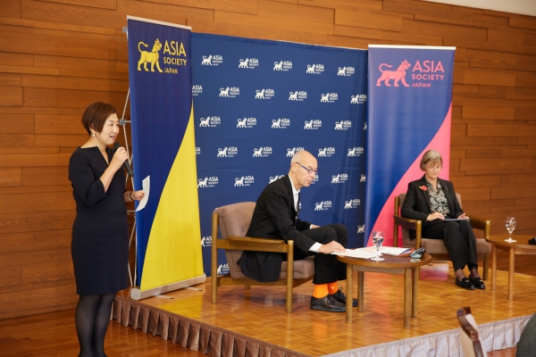 Asia Society Japan Director, Sawako Hidaka giving an introduction