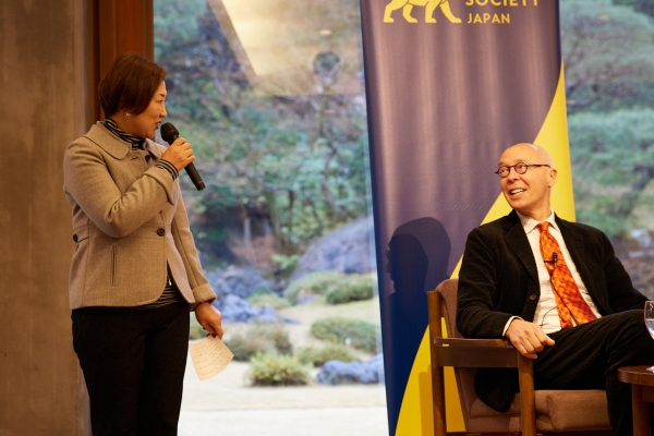 Sawako Hidaka, director of Asia Society Japan, giving an introduction