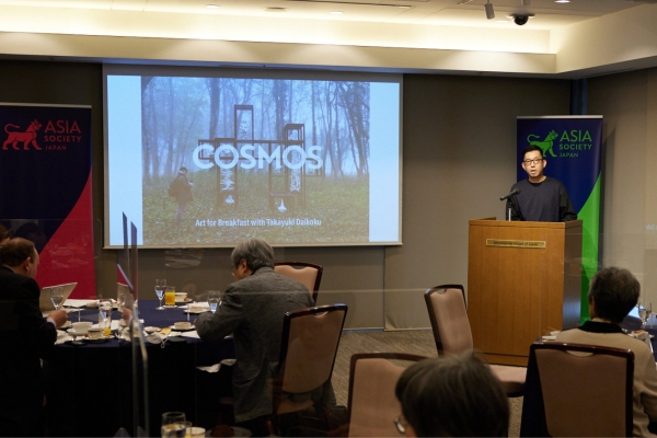 Sculptor Takayuki Daikoku giving a presentation titled "COSMOS"