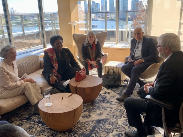 Kevin Rudd speaks with Prime Minister of Barbados Mia Mottley