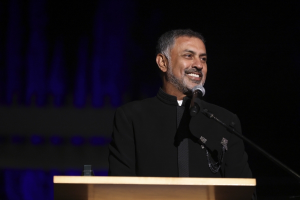Nikesh Arora accepts the "Tech Visionary" award