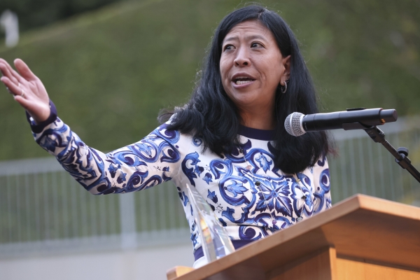 Noriko Honda Chen accepts the "Asian Women Empowered” award
