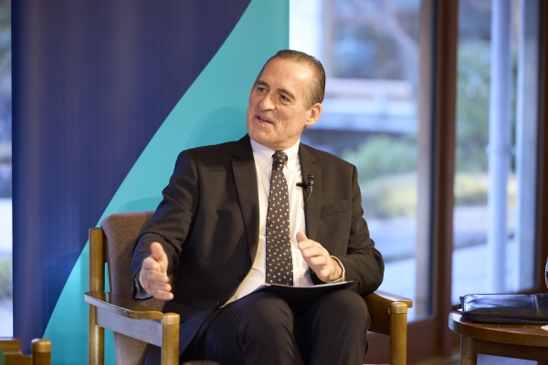 H.E. Hamish Cooper, Ambassador of New Zealand, in discussion with Jesper Koll