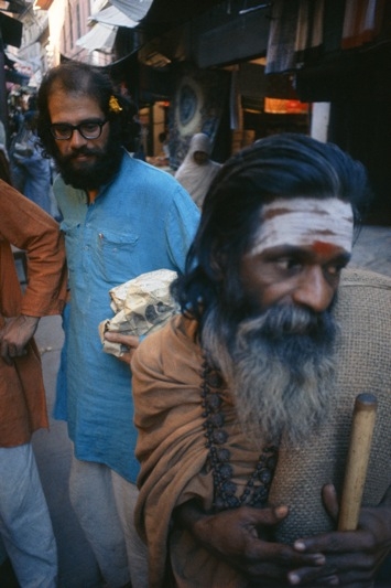 BENARES, INDIA - FEBRUARY 1963: Ginsberg with holy man walking on the street in Benares. (Pete Turner/Getty Images)