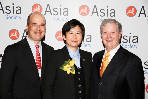 From left, Presenter Tareq Abu-Sukheila, Ginsler, 2015 Urban Visionary award winner I-Fei Chang, President and CEO, Greenland USA and Thomas E. McLain, Chairman Asia Society Southern California pose during the 2015 Asia Society Southern California Annual Gala on Thursday, June 20, 2015, in Century City, Calif. (Photo by Ryan Miller/Capture Imaging)