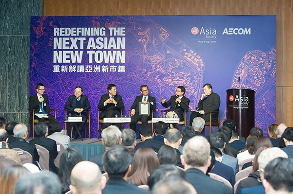 Panelists discussed insights about best practices in town planning, in the hope that the next new towns in Asia will be green, sustainable, and people-friendly.