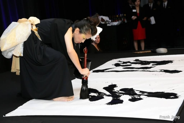 Aoi Yamaguchi opened the dinner with a special performance (Frank Jang/ Asia Society)