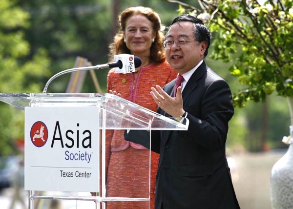 Asia Society Global Co-Chairs Ronnie C. Chan and Henrietta H. Fore (Richard Carson).