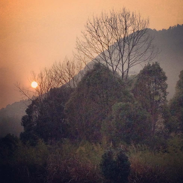 Sunset in Bishan. (Sun Yunfan)