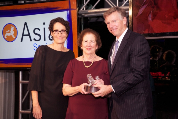 Betsy Cohen, center, presents an Asia Game Changer Award to Carlyle Singer and Bob Niehaus, accepting on behalf of Acumen's Jacqueline Novogratz. (Ann Billingsley/Asia Society)