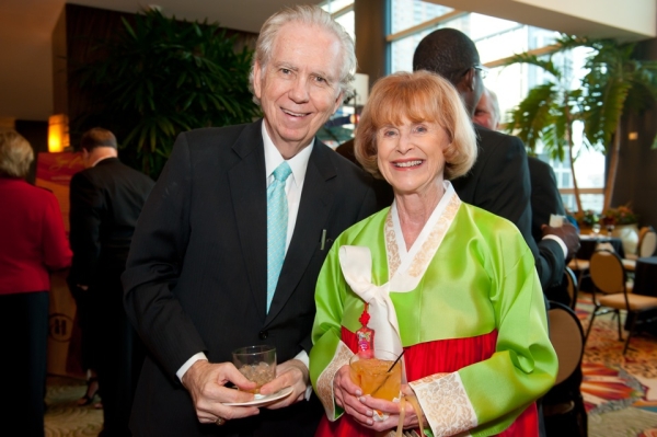 Asia Society Texas Center Chairman of the Board Charles Foster (L) with Honorary Gala Chair Nancy Allen (R). (Jeff Fantich Photography)