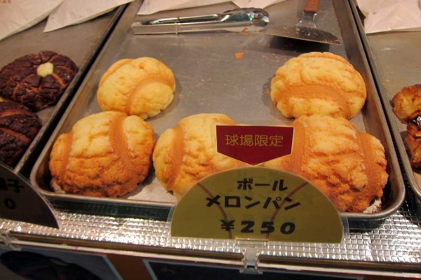 Buttery baseball cookies at the Osaka stadium. (wallyg/Flickr)