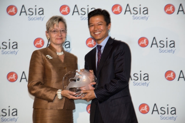 Best Company for Promoting APAs to Senior Leadership Positions: GOLDMAN, SACHS & COMPANY - Alex Chi, Managing Director, Goldman, Sachs & Company & Kathryn Komsa, Board Member, YWCA of NYC (Presenter)