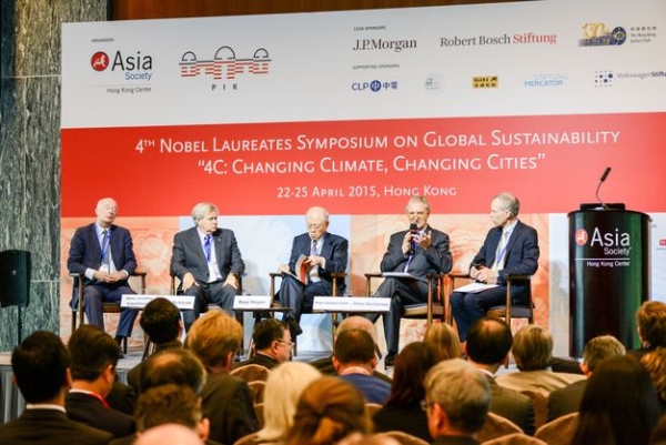 From Left: Hans Joachim Schellnhuber, Director, Potsdam Institute for Climate Impact Research; Nobel Laureates Brian Schmidt and Ryoji Noyori; Peter Cookson Smith, President, Hong Kong Institute of Urban Design; and Johan Rockstrom, Director, Stockholm Resilience Centre