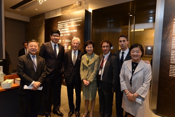 L to R: Mr. Ronnie C. Chan, Chairman, ASHK; Mr. Lennard Yong, Chief Executive Officer of MetLife HK Limited; Mrs. Carrie Lam, Chief Secretary of HKSAR; Dr. Adolfo Roitman, Lizbeth and George Krupp Curator of the Dead Sea Scrolls and Head of the Shrine of the Book, Israel Museum, Jerusalem; Mr. Sagi Karni, Consul General, Israel Consul General in HK; Ms. S. Alice Mong, Executive Director, ASHK