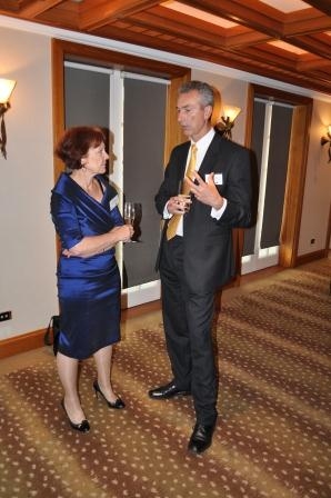 Debra Hazelton, Mizuho Corporate Bank and Asia Society Australia Board Member (L), with Brett McDougall, Philippine Airlines. 
