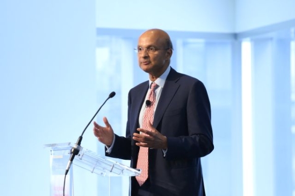 Medtronic CEO Omar Ishrak delivers a speech at the 2015 Diversity Leadership Forum. (Ellen Wallop/Asia Society) 
