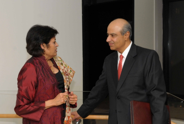 Asia Society President Vishakha Desai (L) with Trustee Emeriti Vikram Malhotra (R). (Elsa Ruiz)
