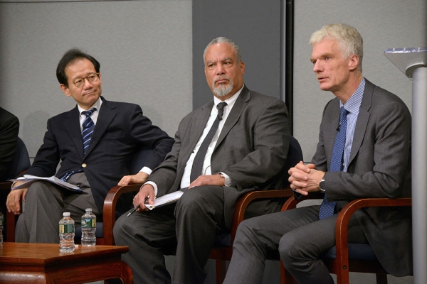 Members of the panel discussion. From left: Suzuki Kan, Tony Jackson (moderator), and Andreas Schleicher. (Elsa Ruiz/Asia Society)