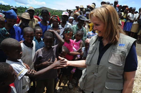 Josette Sheeran meets with locals in Port-au-Prince, Haiti, in May 2010. (WFP/Alejandro Chicheri)