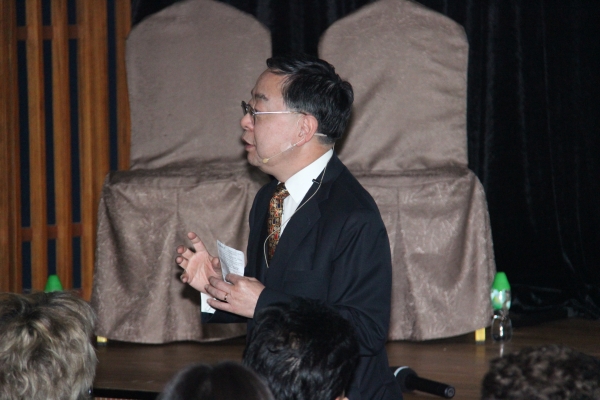 China Heritage Fund Founder, Chairman of Asia Society Hong Kong Center and Asia Society co-Chair Ronnie C. Chan speaking at the October 10 talk. (Asia Society Hong Kong Center)