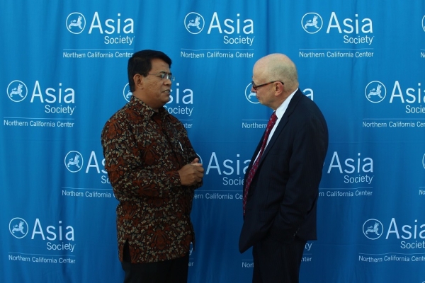The Consul General of Indonesia, Ardi Hermawan speaks with ASNC's Advisory Board Co-Chairman, Kenneth P. Wilcox (Stesha Marcon Asia Society).